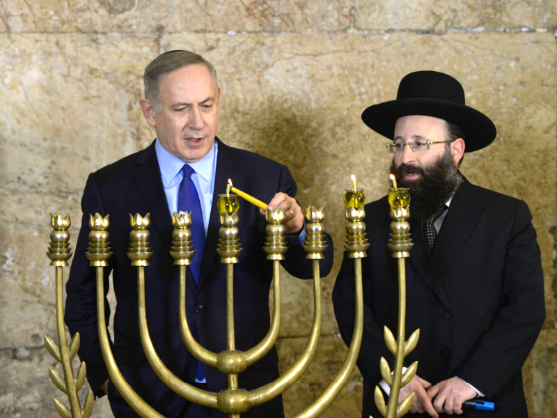 PM Netanyahu lights Chanukah candles at the Western Wall